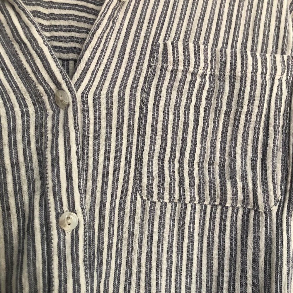 Lightweight Button-up - Picture 2 of 5